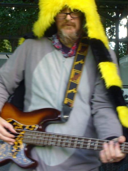 Bass Bee with Fred & Al Experience at Stinky Dog in Essex