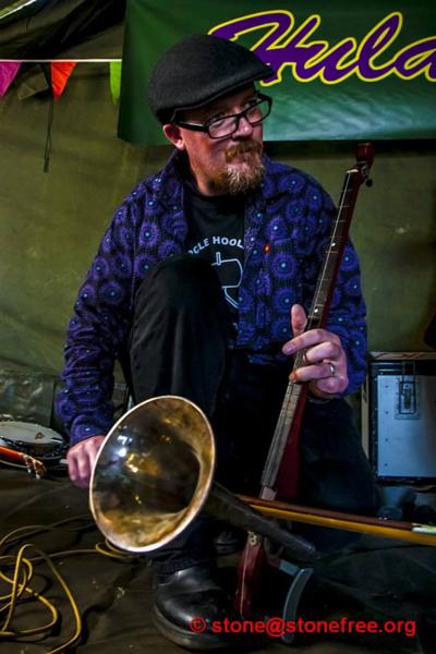 Playing Phonofiddle with Lobby Lud & The Luddites at Cosmic Puffin